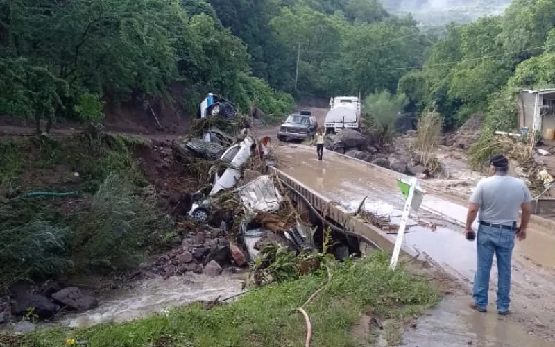 Lluvias provocan inundaciones y deslaves en la Sierra Tarahumara