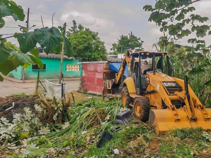 Continúa Ayuntamiento desazolve de canales en la ciudad y Villa Allende 