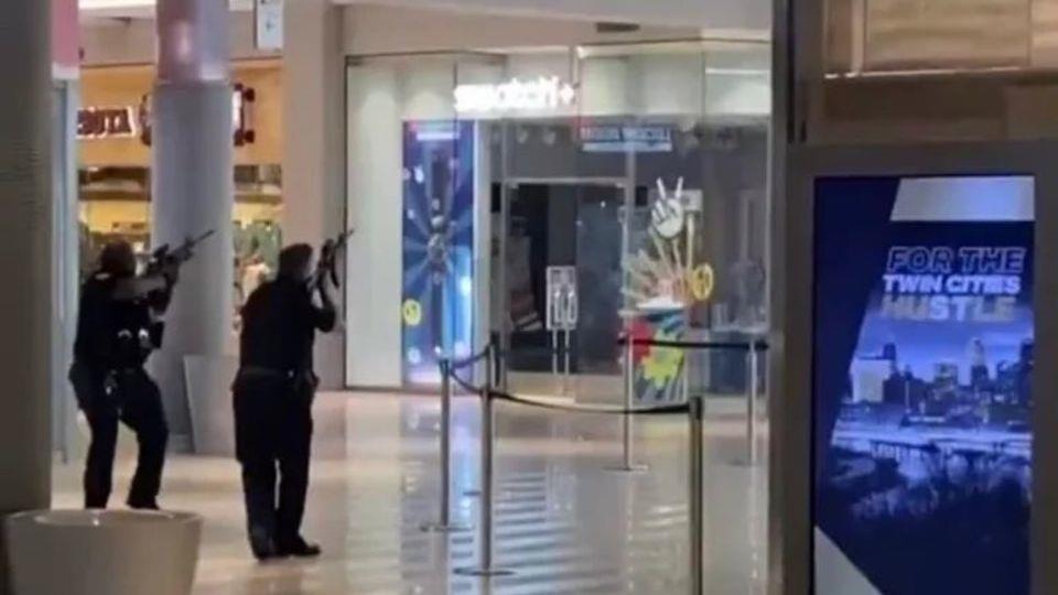 (+Video) Se enfrentan pandillas vs policías en un centro comercial de Minnesota