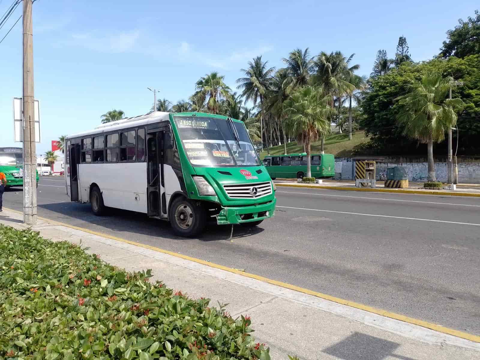 (+Video) Detienen a sujeto que se masturbaba en camión de pasaje en Coatzacoalcos