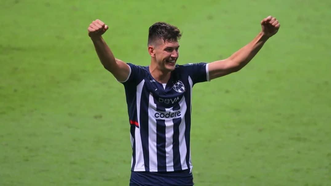 César Montes y Rayados estudian oferta del FC Dinamo Moscú