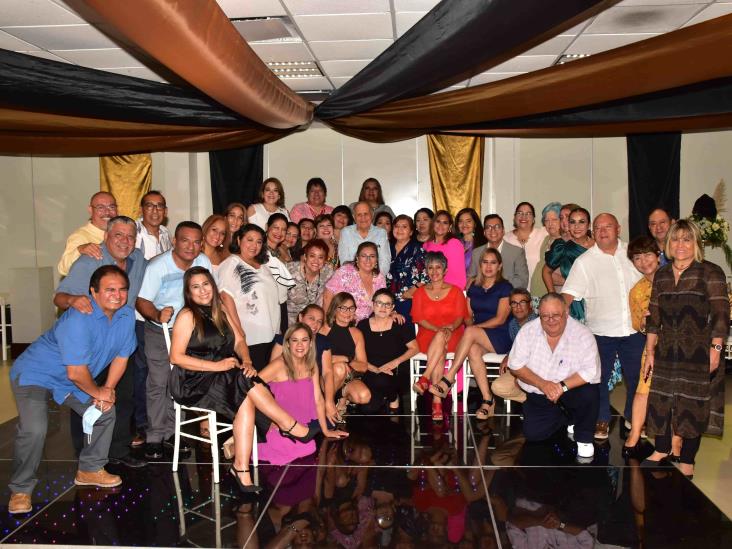 Realizan reencuentro exalumnos de la generación 1988-1992 de la FACICO UV