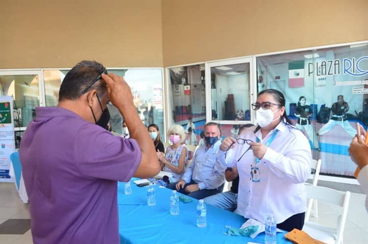 (+Video) Fundación Gutiérrez de Velasco dona lentes en Boca del Río