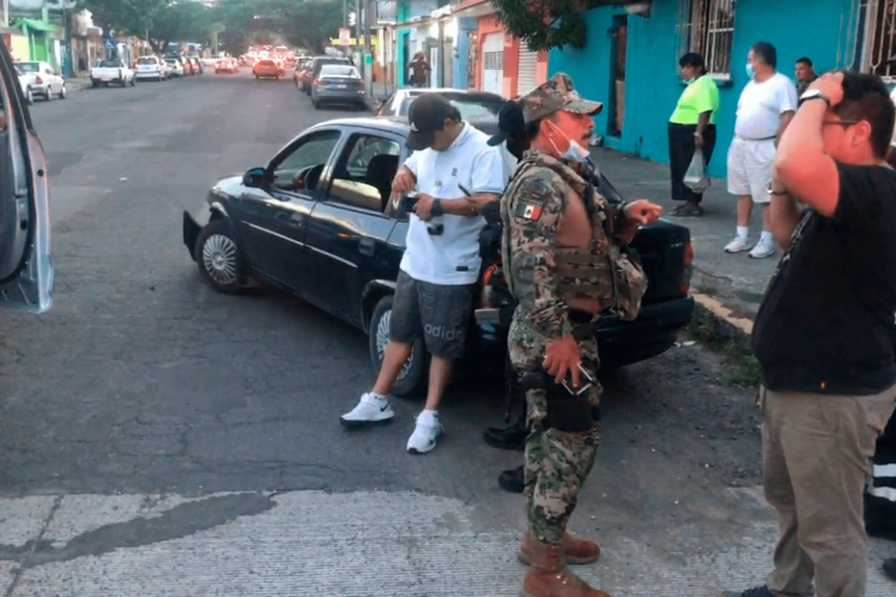 Camioneta choca con un automóvil en calles de Veracruz(+video)