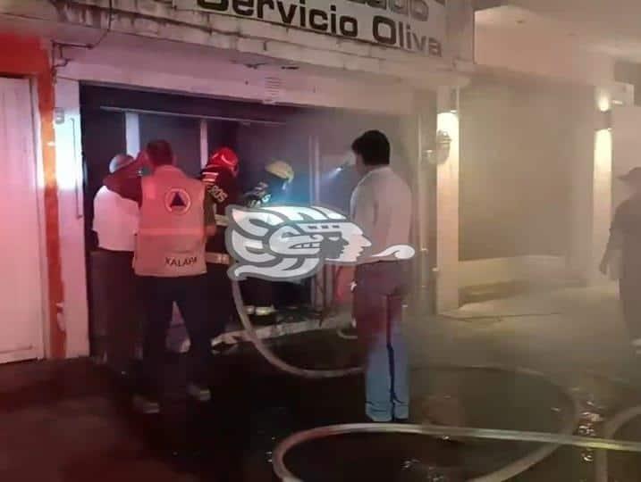 Se incendia conocida renovadora de calzado en Xalapa