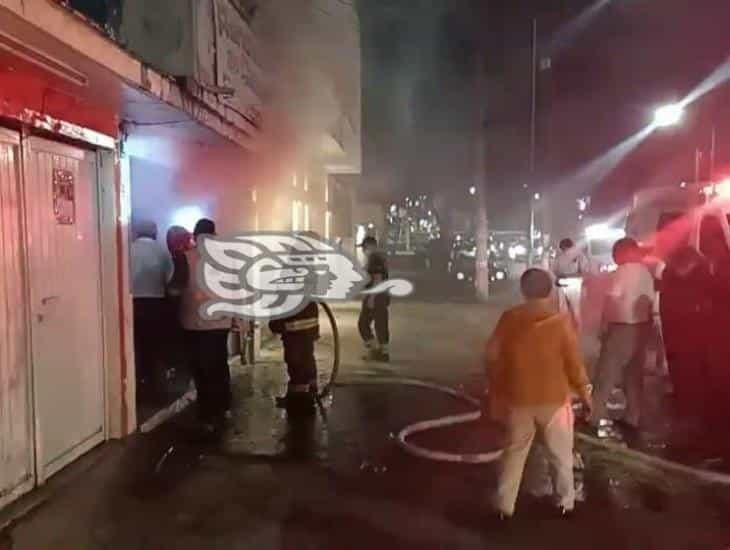 Se incendia conocida renovadora de calzado en Xalapa