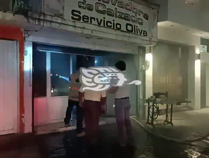 Se incendia conocida renovadora de calzado en Xalapa