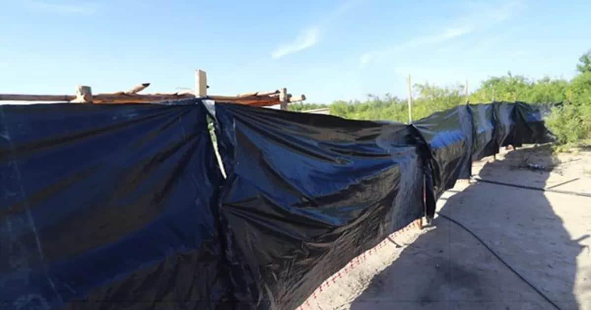 Cubren con lonas zona siniestrada en mina de Coahuila; familiares siguen en el lugar