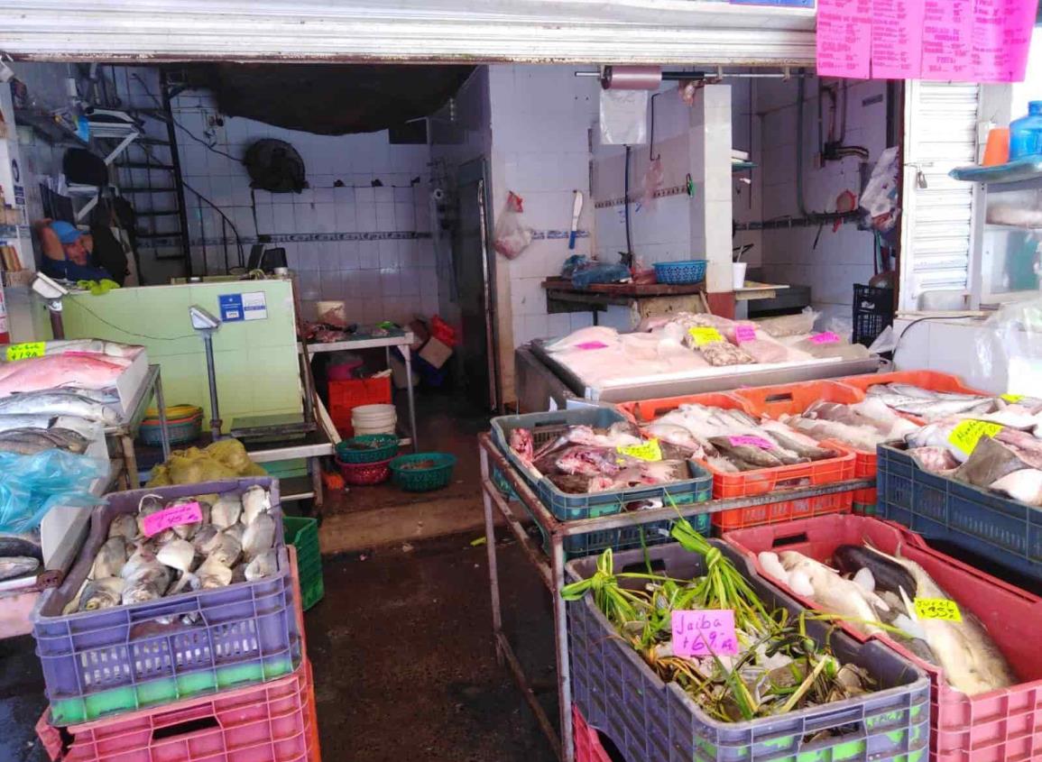 Comerciantes reportan bajas ventas de pescados y mariscos en Veracruz