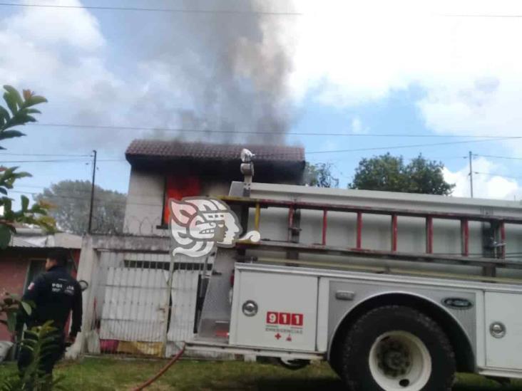 Entre la vida y la muerte, hombre electrocutado en auditorio municipal de Amatlán