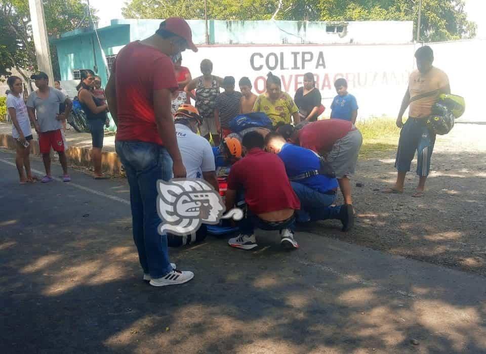 Mujer motociclista, herida tras derrapar en carretera de El Colipa