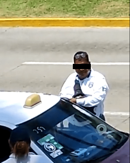 Captan a tránsito presuntamente recibiendo “mordida” en Veracruz (+Video)