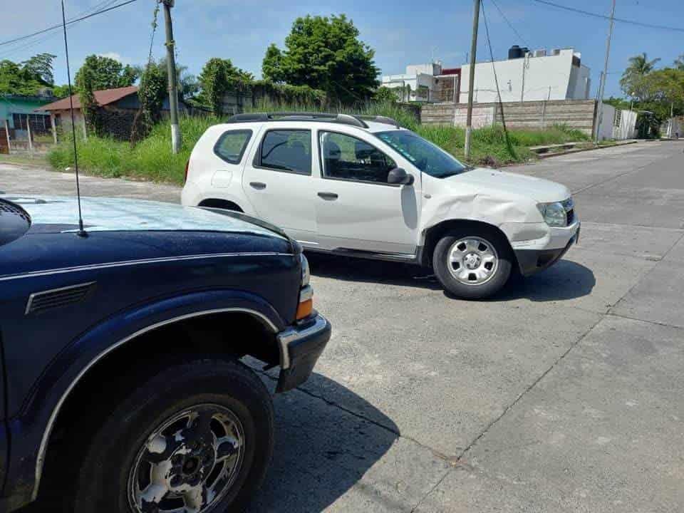 Conductor se pasa la preferencia y provoca accidente en Tierra Blanca