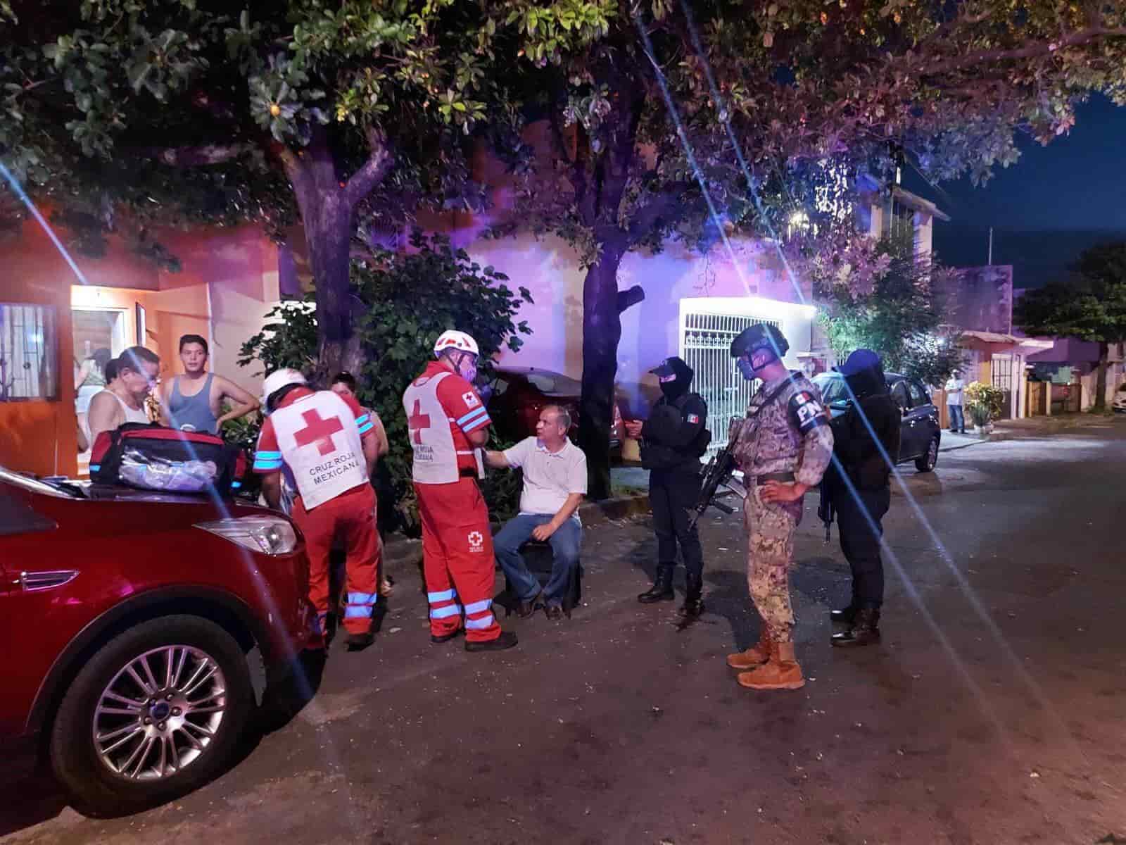 Hombre es golpeado por sujetos que se negaban a retirarse de su garage