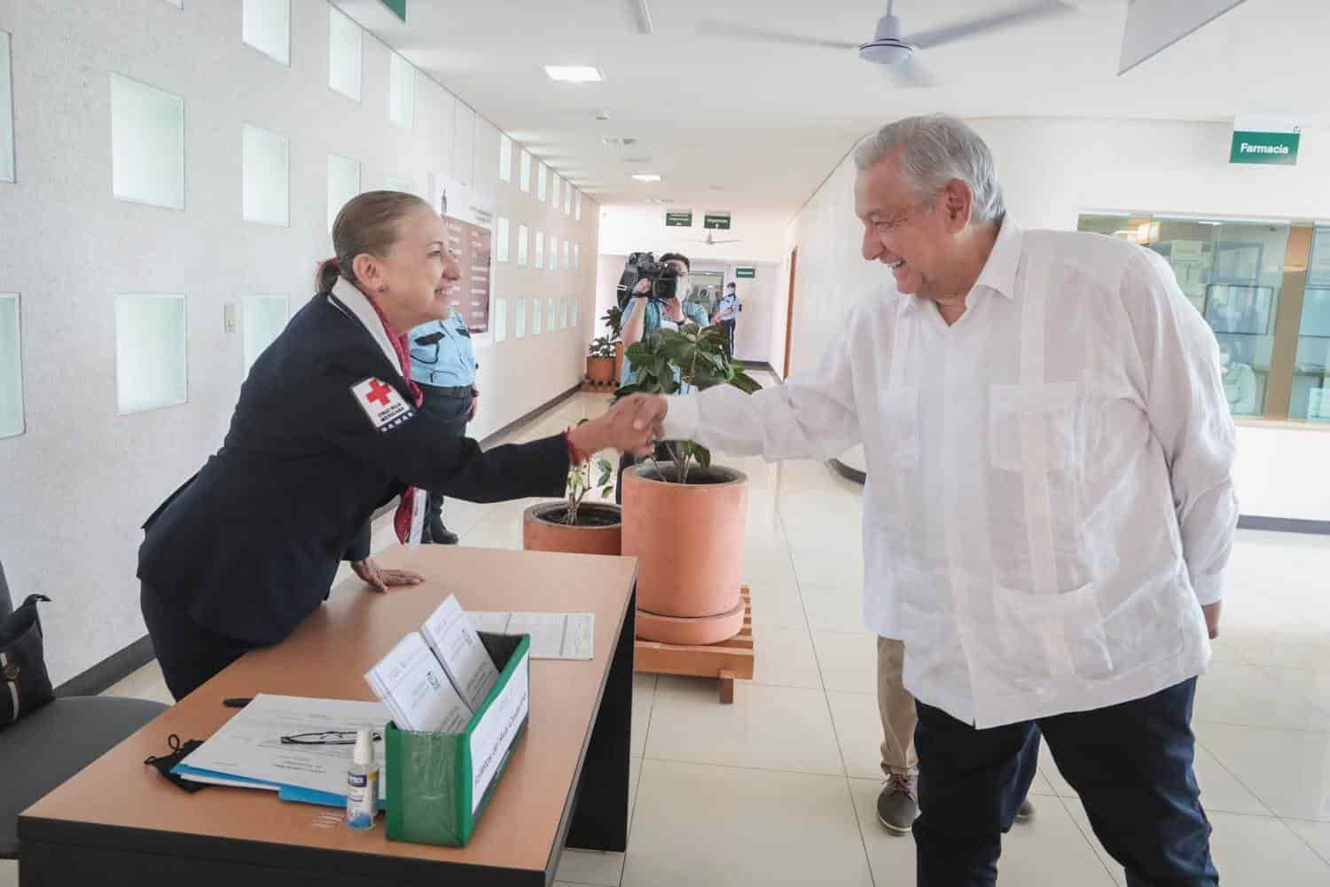 Presidente de México anuncia la llegada de médicos cubanos a Colima