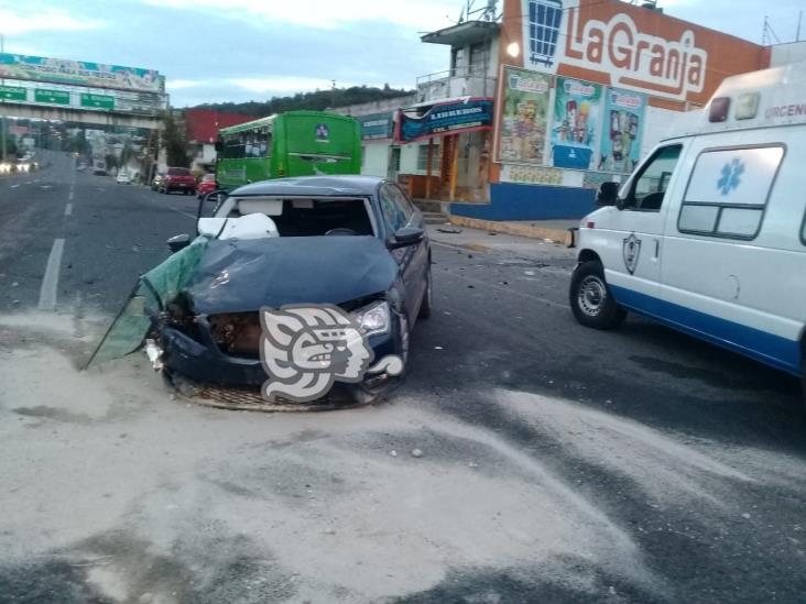 Dos lesionados deja choque de autos en el bulevar Xalapa-Banderilla