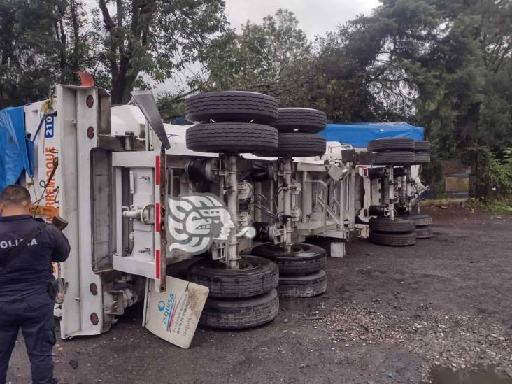 Tráiler choca contra vivienda, ubicada cerca de Laguna de Nogales