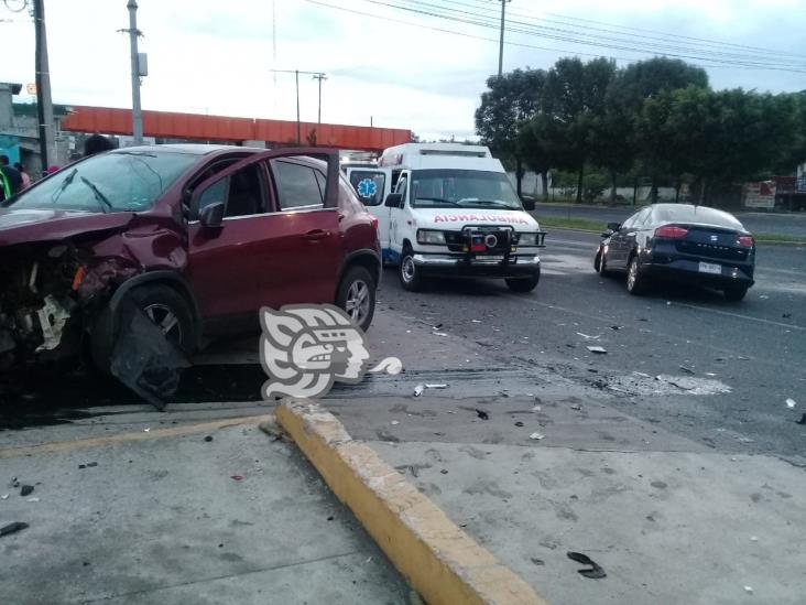 Dos lesionados deja choque de autos en el bulevar Xalapa-Banderilla