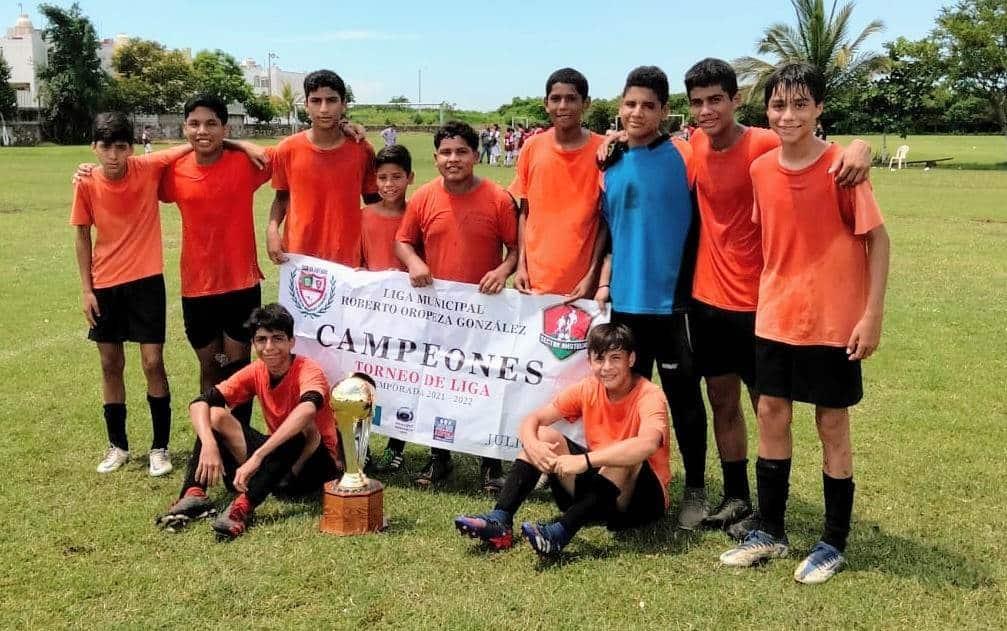 Alza La Pandilla el Campeón de Campeones de futbol