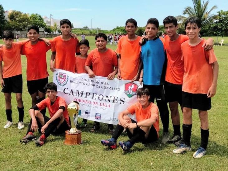 Alza La Pandilla el Campeón de Campeones de futbol