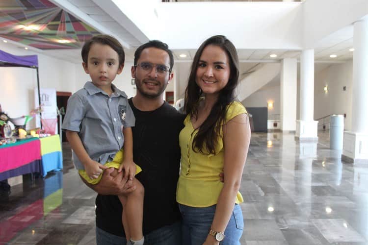 Disfrutan presentación en Veracruz de ‘Encanto’ El Musical en vivo