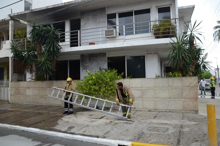 (+Video) Se incendia vivienda en el fraccionamiento Reforma del puerto de Veracruz