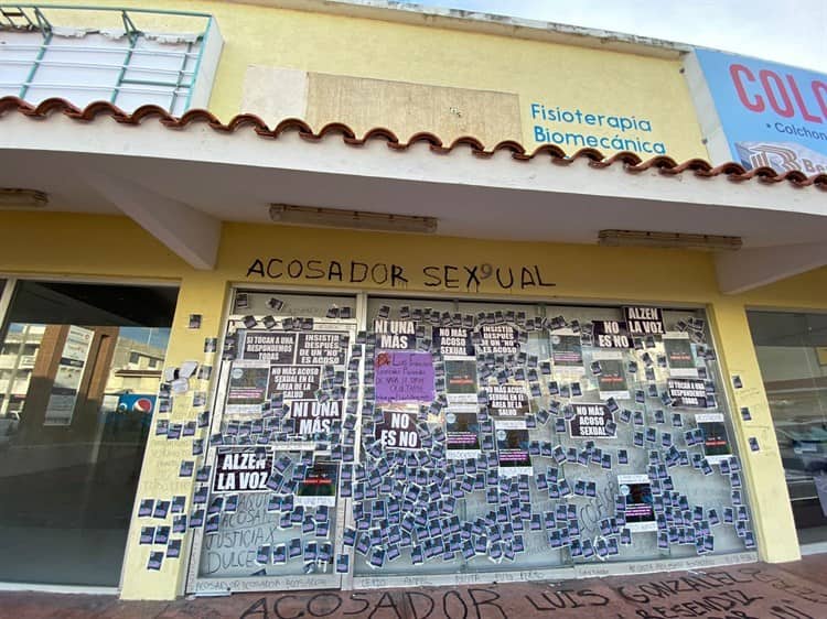 Se manifiestan en clínica del doctor que fue señalado de acoso sexual en Boca del Río