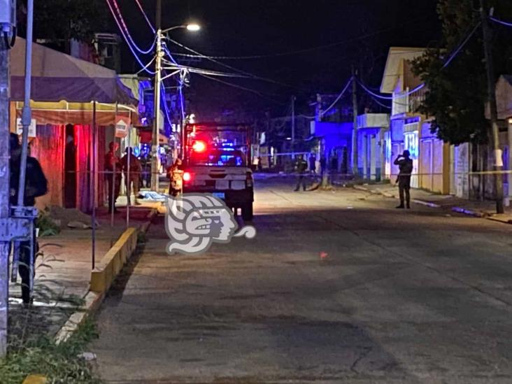(+Video) De 5 balazos lo asesinan en calles de Cosoleacaque