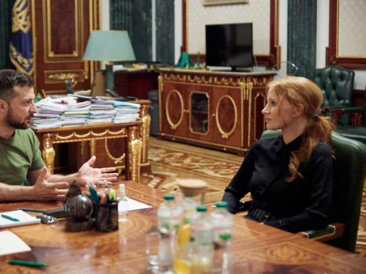 Jessica Chastain se reúne con el presidente de Ucrania