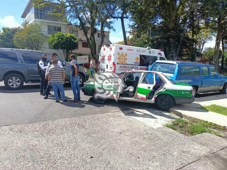 Fuerte choque en crucero de Ferrocarril y Chapultepec, en Xalapa