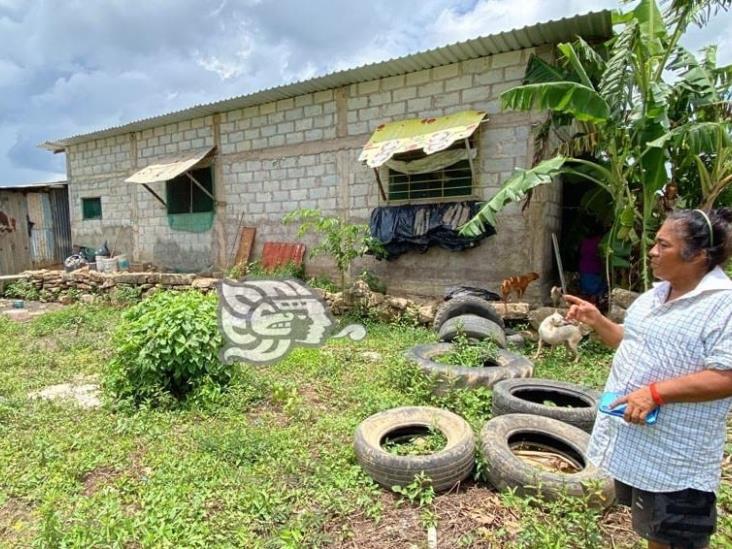 (+Video) Quieren despojarla de terreno por el que pagó $30 mil en Cosoleacaque