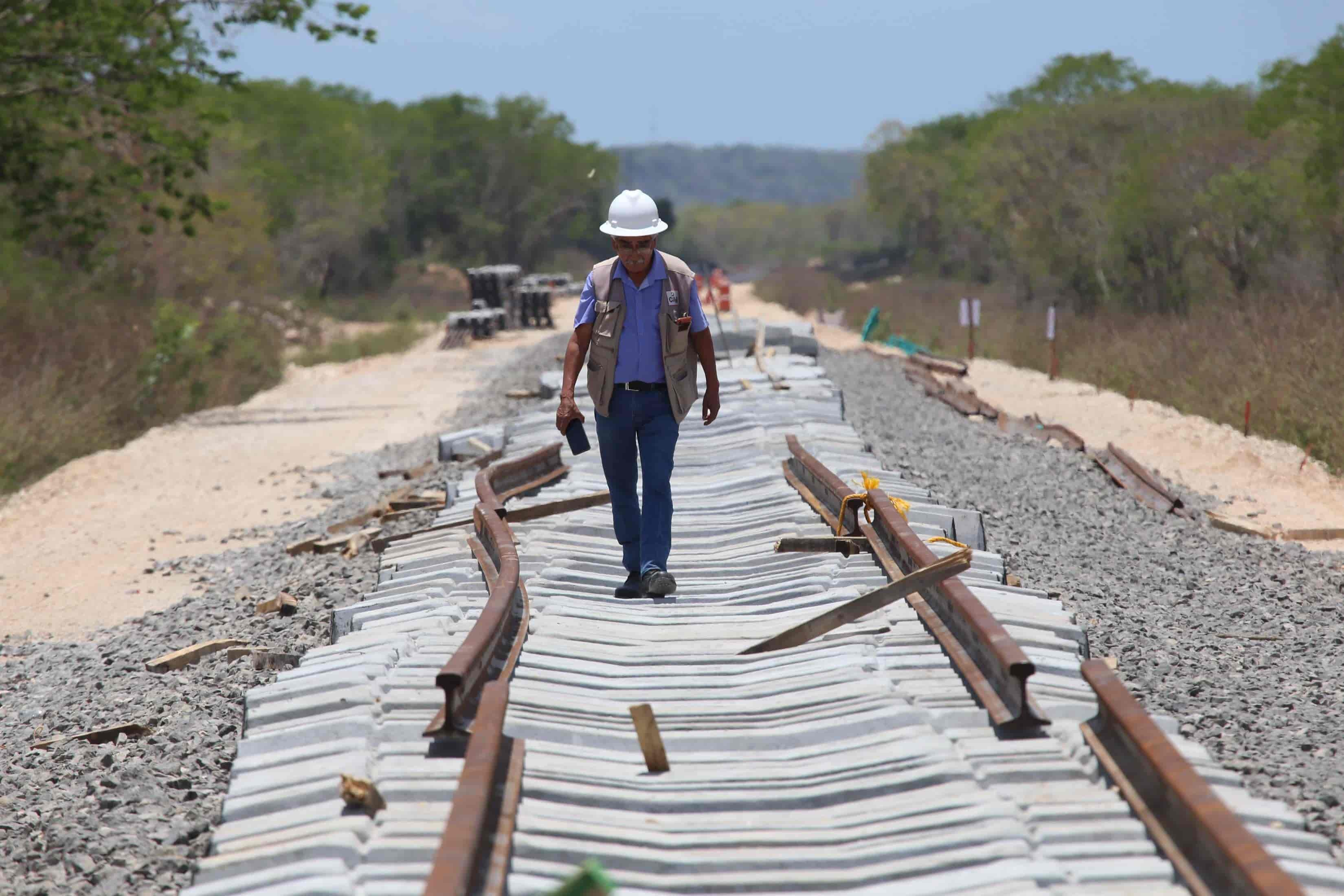 En Coatzacoalcos se esta agilizando la modernización del ferrocarril: AMLO