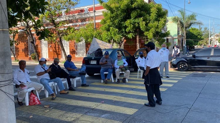 Exportuarios se plantan afuera del SAT Veracruz (+Video)