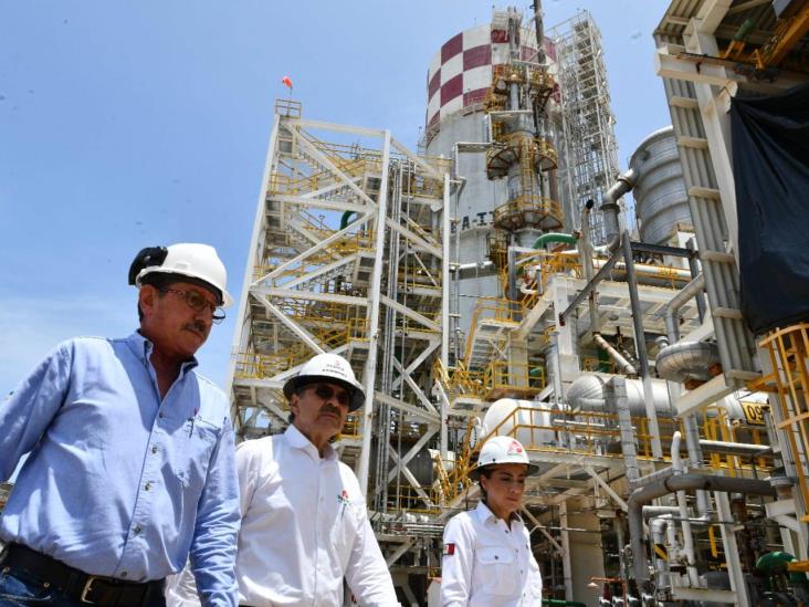 Director de Pemex supervisa en Coatzacoalcos avances en Agronitrogenados