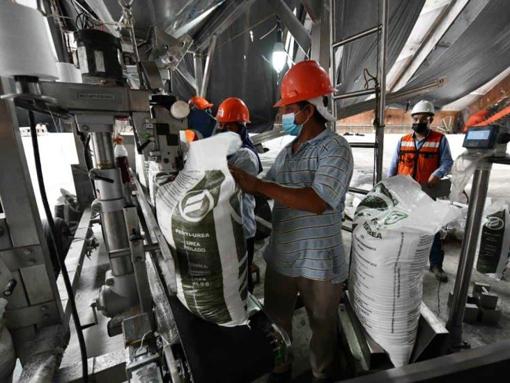 Director de Pemex supervisa en Coatzacoalcos avances en Agronitrogenados