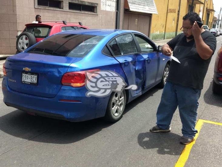 Fuerte choque en calles de Córdoba; una mujer lesionada