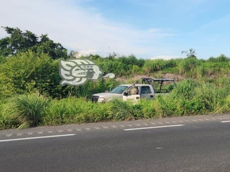 Se accidenta camioneta de la Marina en autopista La Tinaja-Isla