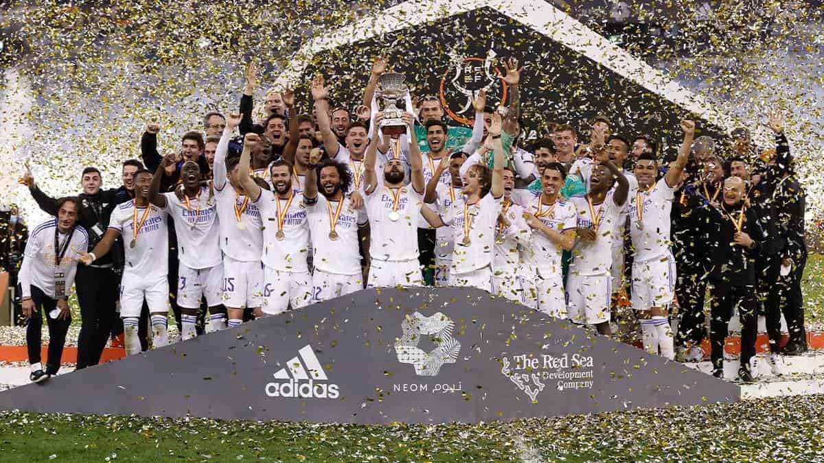 Alza Real Madrid la Súper Copa de Europa