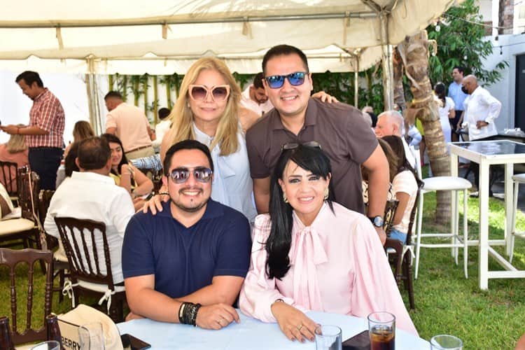 El pequeño Alberto Lara Marín recibe el sacramento del bautismo