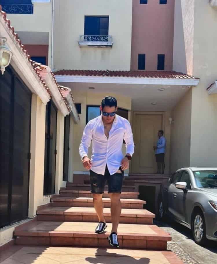 (+Video) Captan a Yeri Mua con nuevo galán