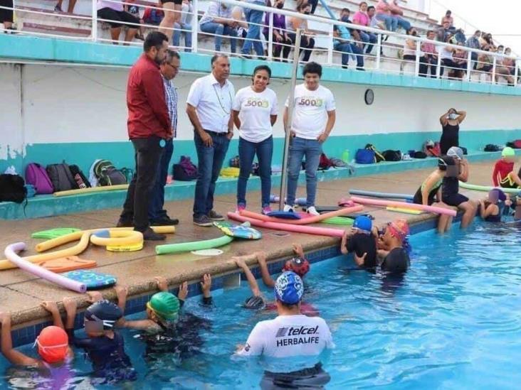 Supervisa Director de la DIMUDE Curso de Natación “Verano 500”