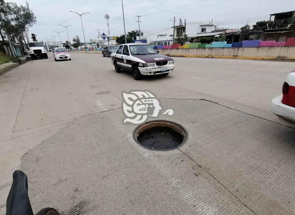 Peligroso orificio en la salida rumbo a Villahermosa