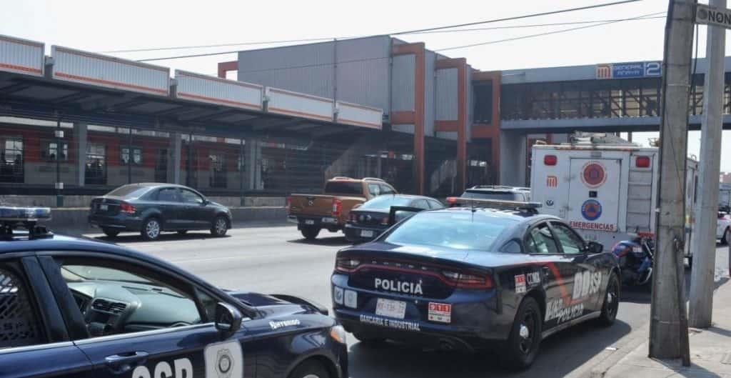 Vehículo embiste a 4 policías de la CDMX; hay 1 muerto