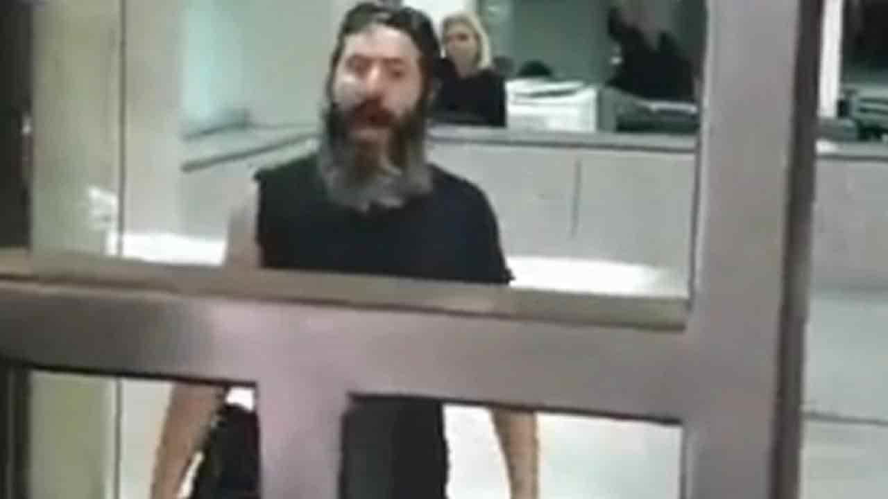 Video: Hombre armado toma rehenes en banco de Beirut