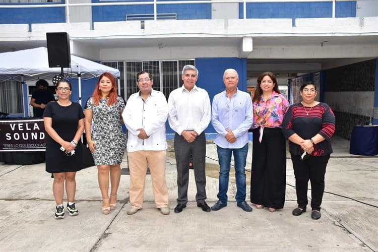 Realizan muestra de negocios en el Centro de Estudios Veracruz