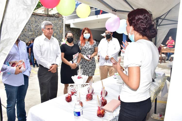 Realizan muestra de negocios en el Centro de Estudios Veracruz