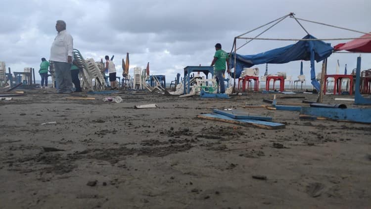 Impresionante tromba impacta playa Villa del Mar en Veracruz (+Video)