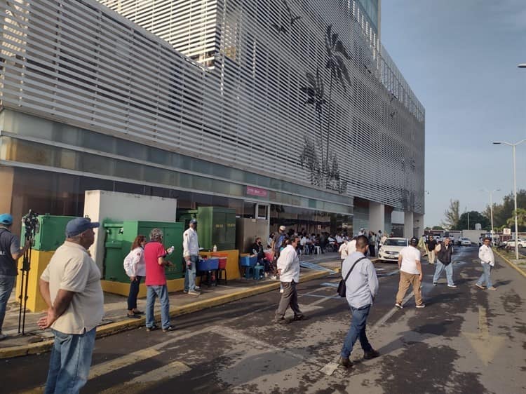 Maniobristas toman oficinas del SAT en Boca del Río (+Video)