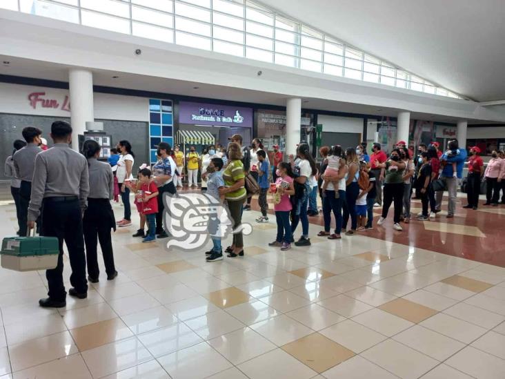 (+Video) Simulan incendio dentro de sala de cine en Coatzacoalcos