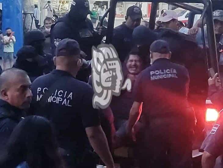 Acusan detención arbitraria de locatarios en San Andrés Tuxtla